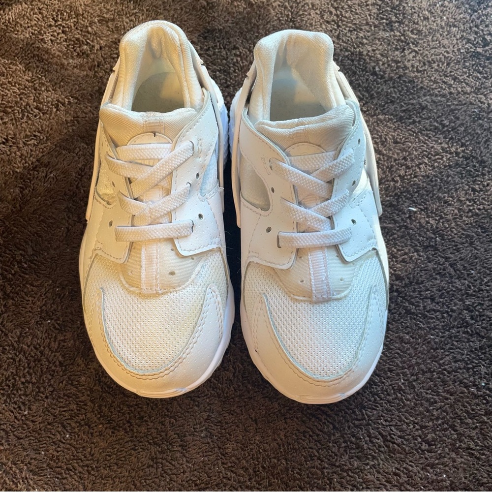 Kids size 9c Nike Huarache